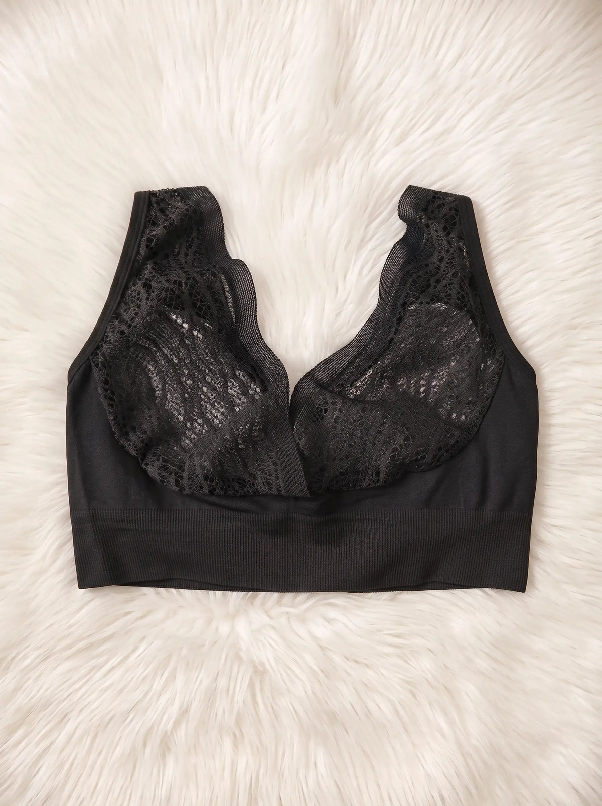 SPORTS BRA WITH REMOVEABLE CUPS