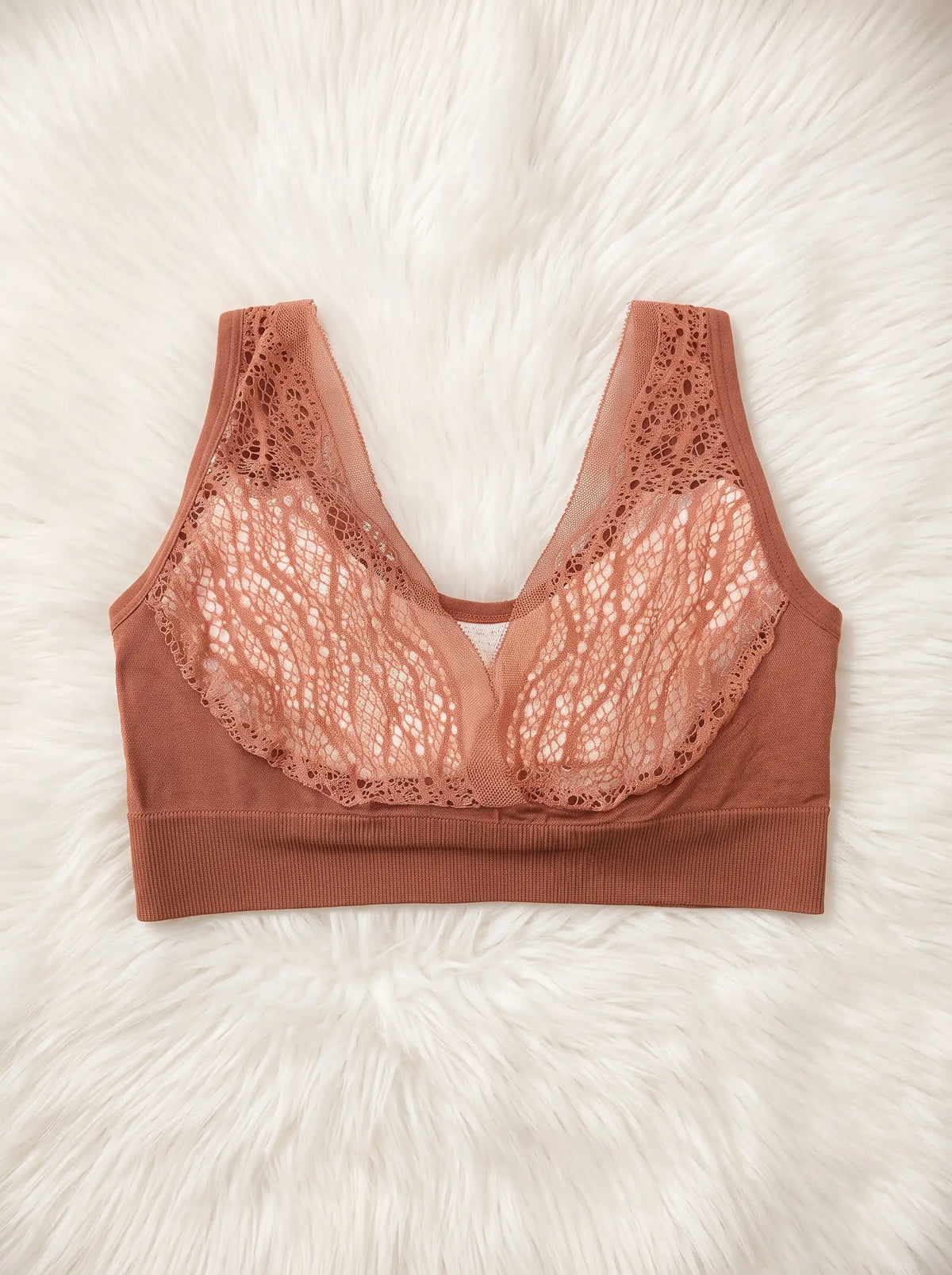 SPORTS BRA WITH REMOVEABLE CUPS
